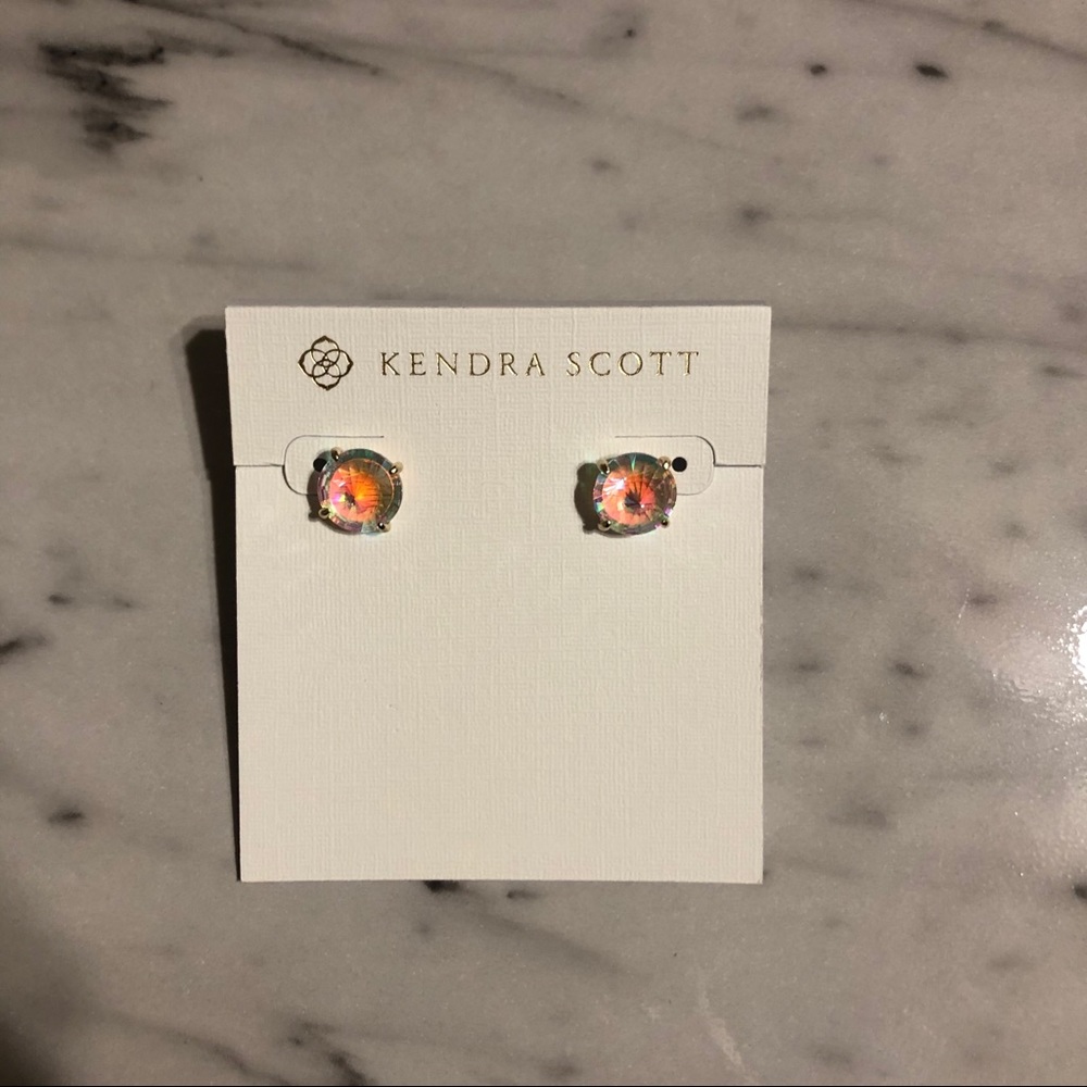 Jolie studs